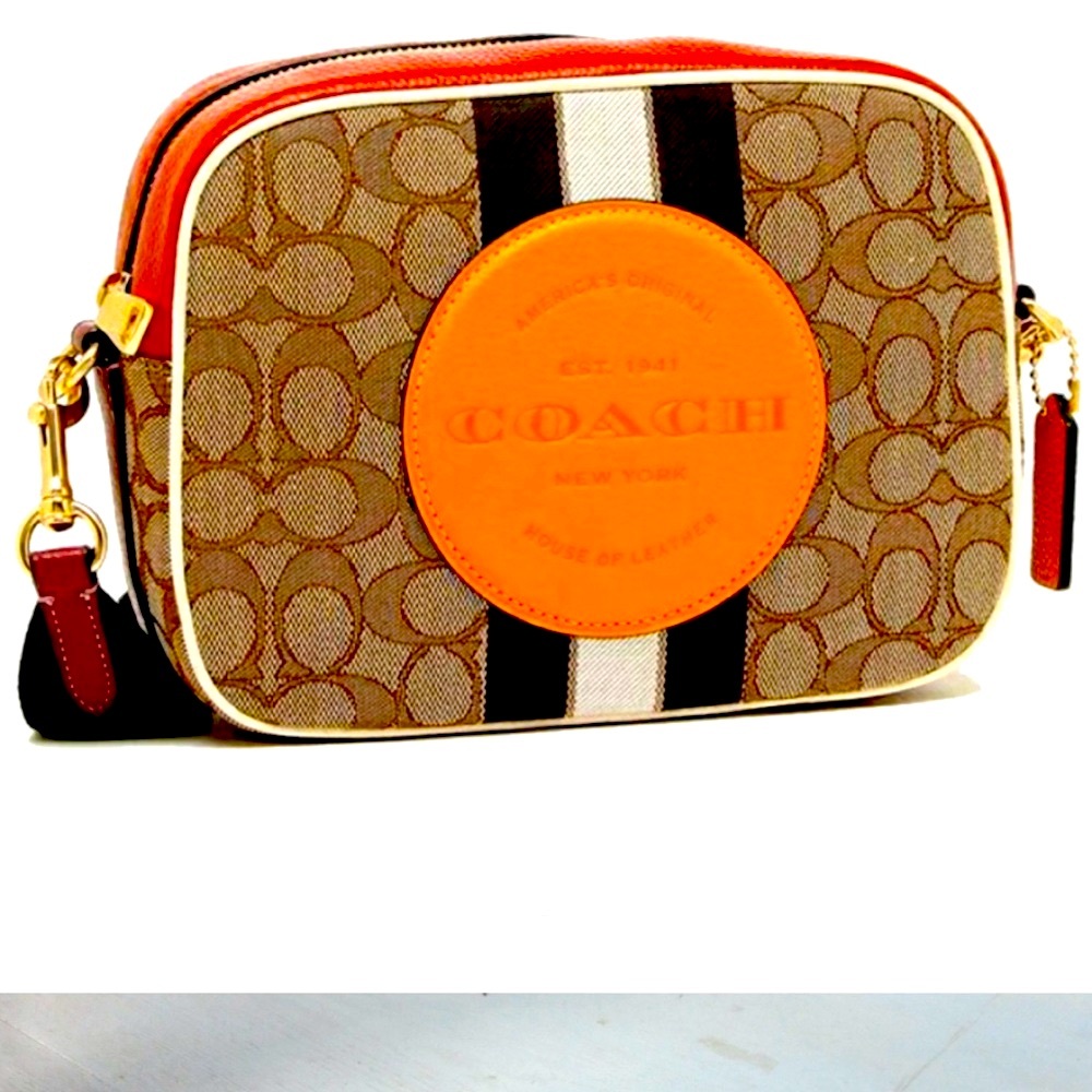 NWT Coach leather crossbody camera bag/purse.